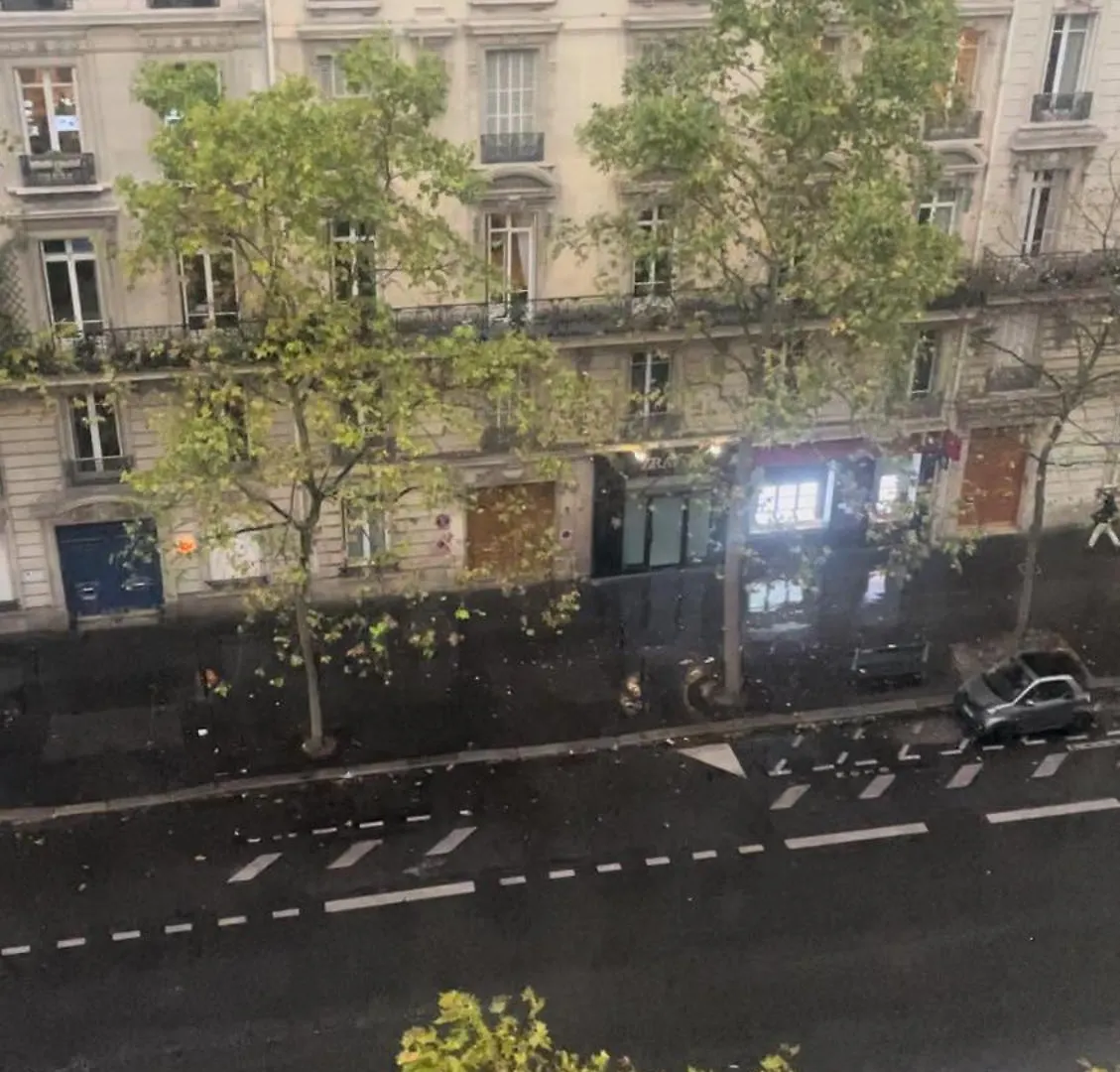 Paris Paris